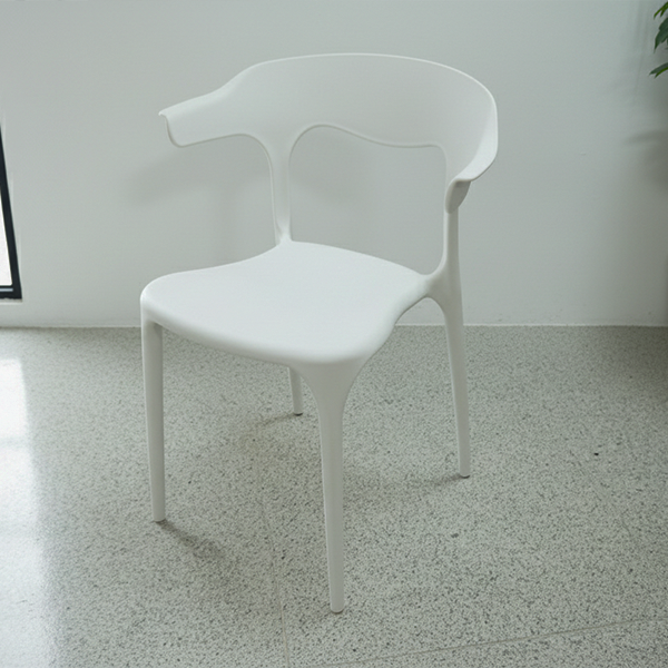 CHAIR -WHITE
