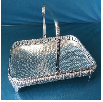 ⁦GOLDEN SQUARE TRAY W/HANDLE -26X19.5X8X20CM⁩ - الصورة ⁦1⁩