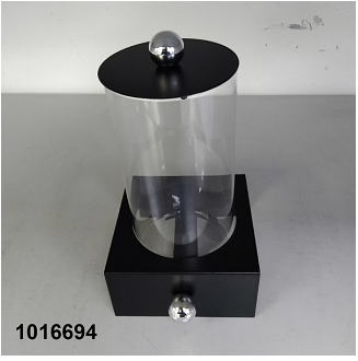 ⁦GLASS JAR & COVER W/METAL HOLDER⁩ - الصورة ⁦1⁩